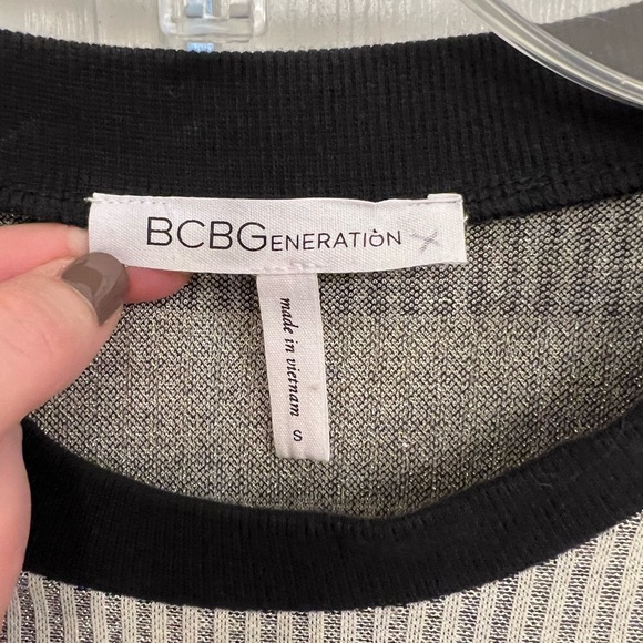 BCBG Generation Size Small sweater, Excellent condition, metallic and cotton - Picture 2 of 5